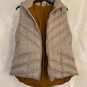 Patagonia Ladies Tan Plaid Puffer Vest Sz M.